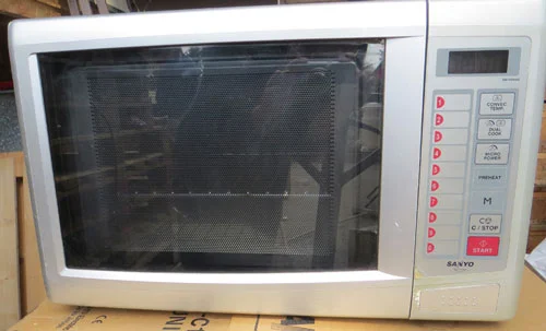 Kombi Mikrowelle mit Heissluft für die Gastronomie SANYO EM-PD9500 Gebrauchtgerät