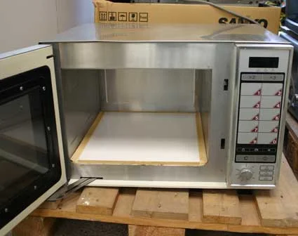 Grossraum Gewerbe Mikrowelle SANYO EM-C 1900V Gebrauchtgerät