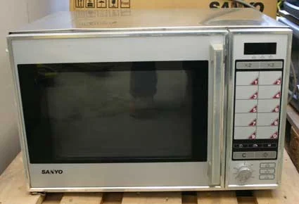 Grossraum 38 Liter Gewerbe Mikrowelle, 1.800 Watt SANYO EM-C 2000 Gebrauchtgerät