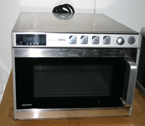 1.800 Watt Gewerbe Mikrowelle<br>Sanyo EM-C 1800MK<br> Gebrauchtgerät